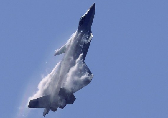 Mídia avalia capacidades do caça chinês que pode 'trazer problemas' à Força Aérea dos EUA