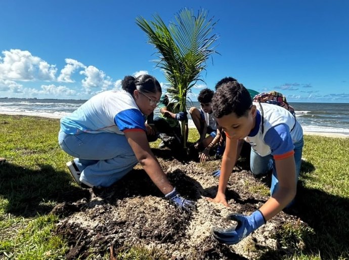 Projeto “Se tem Coqueiro tem Cuidado” é lançado no Pontal da Barra