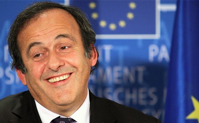 Michel Platini anuncia candidatura à presidência da Fifa
