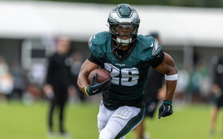 NFL no Brasil: Eagles têm brilho de Saquon Barkley e vencem Packers em 'tiroteio' ofensivo