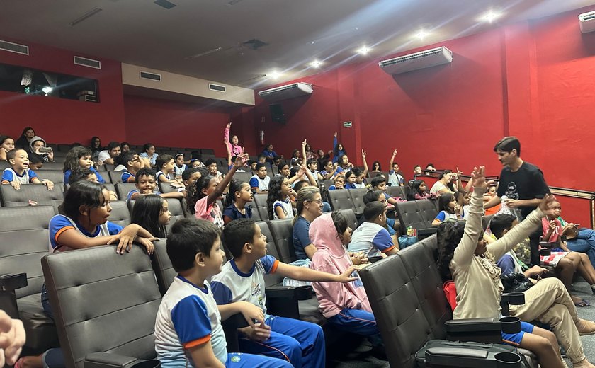 Estudantes de escolas municipais aprendem sobre a Caatinga no cinema