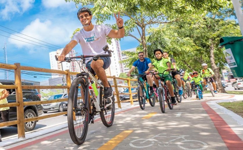 Prefeito JHC inaugura ciclovia da Avenida Fernandes Lima e beneficia 300 mil pessoas