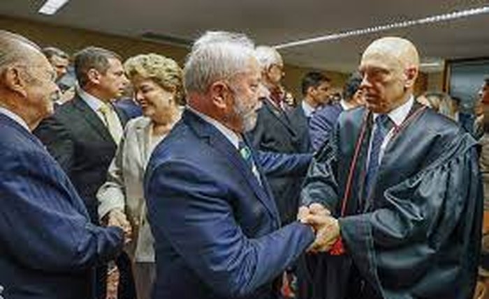 Lula cumprimenta Alexandre de Moraes em visita de cortesia após as eleições