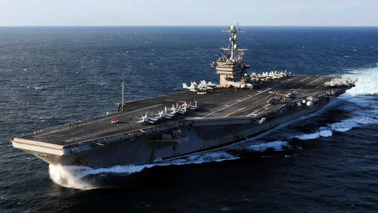 'Cidade' flutuante: Conheça o USS George Washington, o superporta-aviões dos EUA com propulsão nuclear que está no Rio