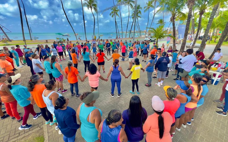 Núcleo de Atividade Física promove integração e qualidade de vida na Praia de Ponta Verde