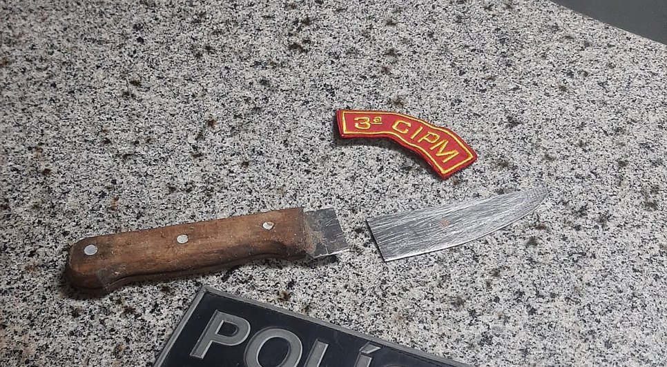 Homem mata companheira a facadas, é perseguido por policiais e acaba preso em Laranjeiras
