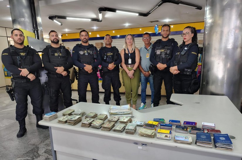 Polícia Civil entrega mais de 800 documentos aos Correios para o serviço de Achados e Perdidos