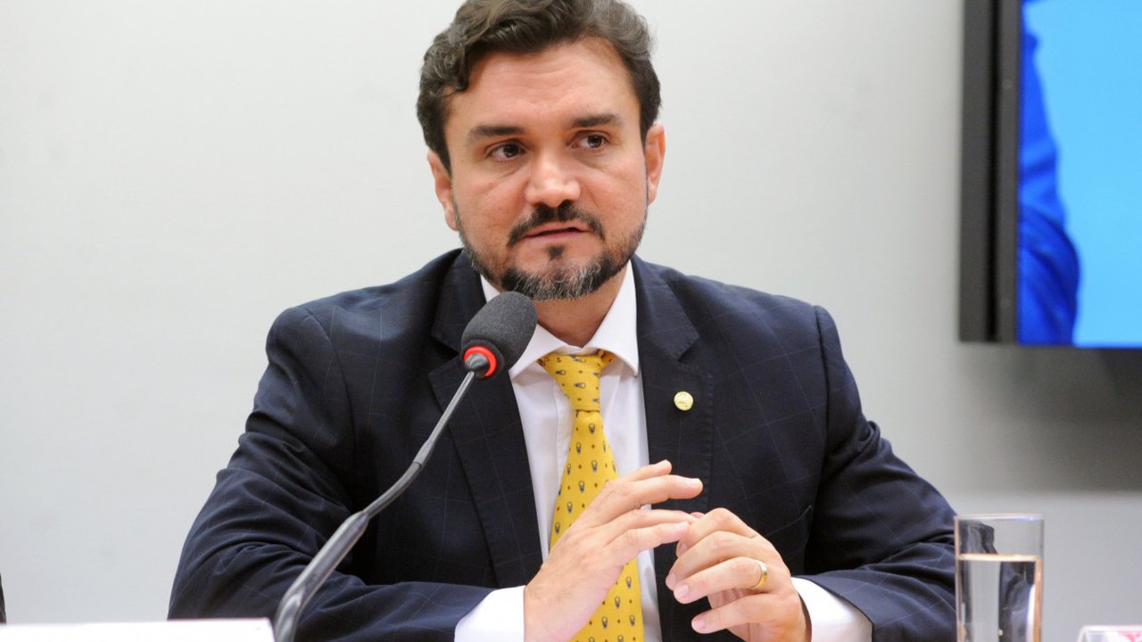 Relator do IR acena a Estados com redução de imposto cobrado pela União