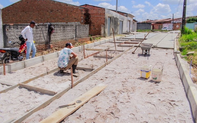 Prefeitura de Penedo avança obras de pavimentação realizadas com recursos próprios