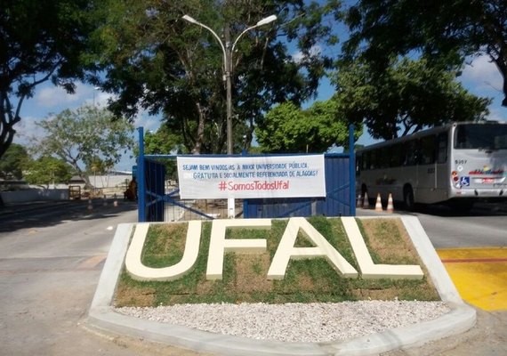 Técnicos da Ufal deflagram greve e professores param atividades por 24h