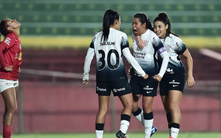 Brasileiro Feminino: Corinthians derrota Bragantino e chega à semi