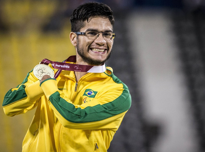 Maior atleta paralímpico alagoano recebe fãs no Parque Shopping dia 12