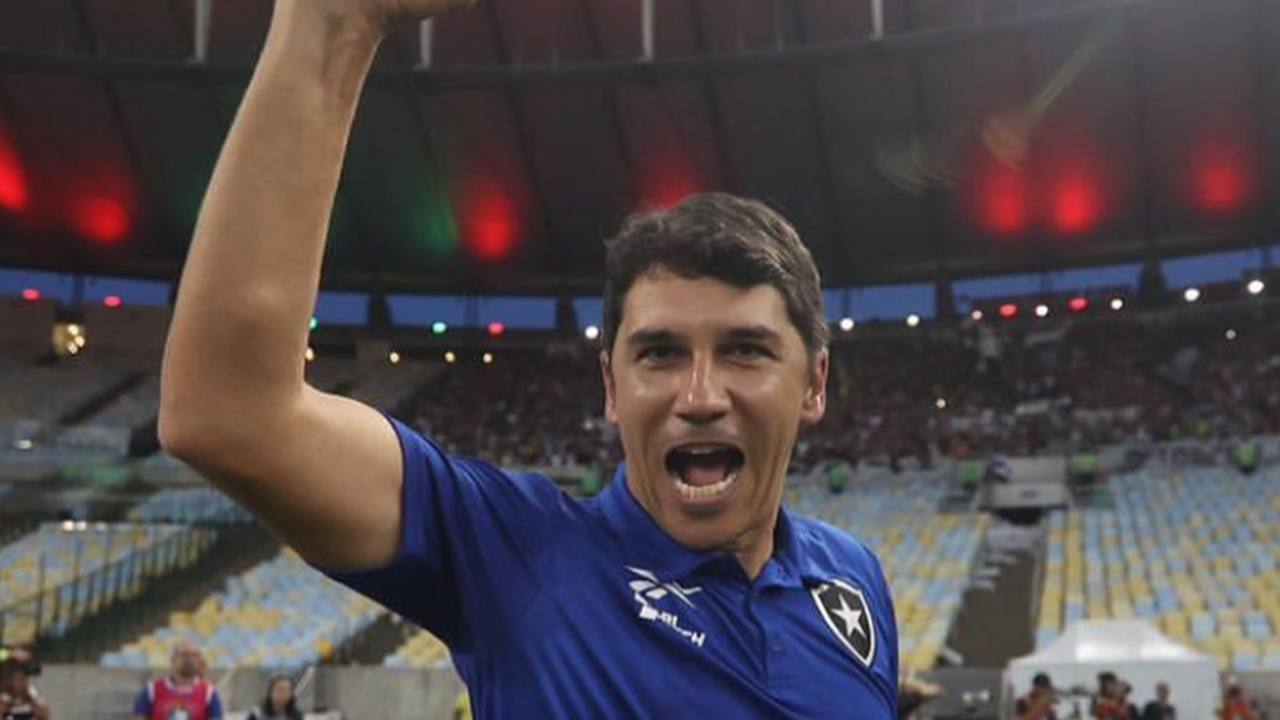 Lucio Flavio deixa o Botafogo e se despede desejando que trabalho no ano 'seja coroado'