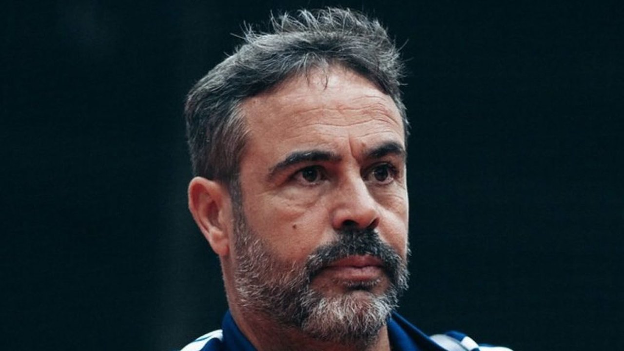 Artur Jorge se revolta após discussão com torcedor