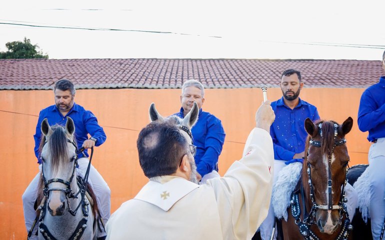Bênção aos cavaleiros e muita religiosidade marcam a Romaria de Frei Damião