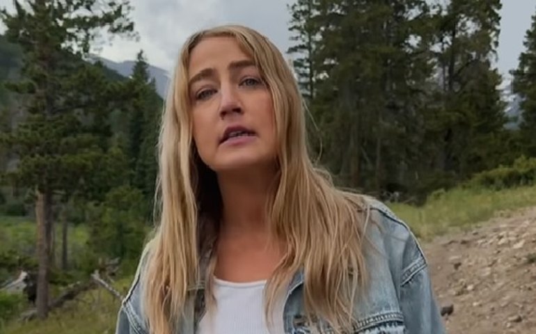 Cantora country admite que estava bêbada durante apresentação do hino nacional dos EUA