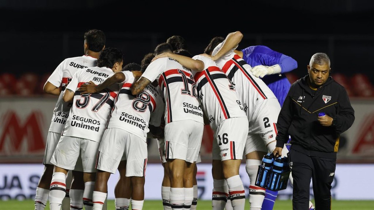 São Paulo mira Libertadores após se afastar do Z-4