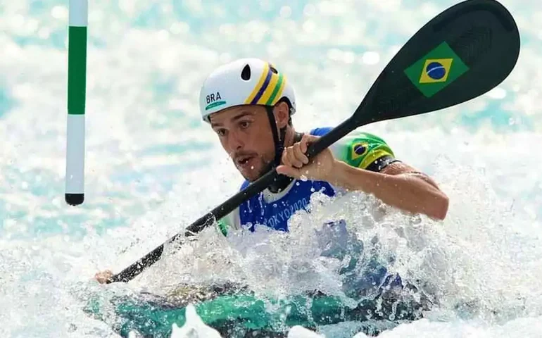 Pepê Gonçalves é bronze, mas perde título do caiaque cross da Copa do Mundo por um ponto