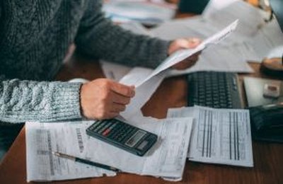 Descubra se há dívidas em seu CPF e use o 13º salário para quitá-las