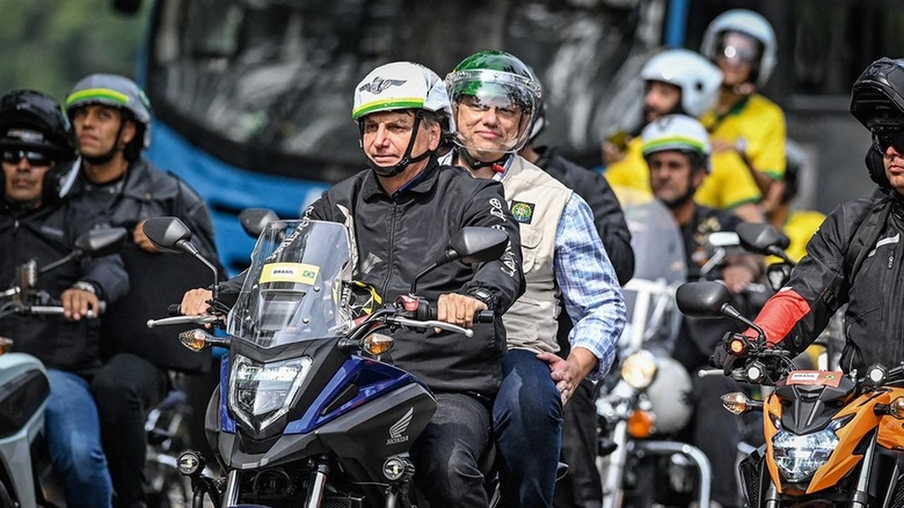 Eleições 2022: Bolsonaro faz motociata com Tarcísio na garupa em Campinas