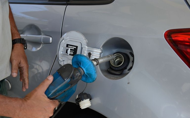 Inalação do vapor de gasolina causa câncer e ameaça frentistas