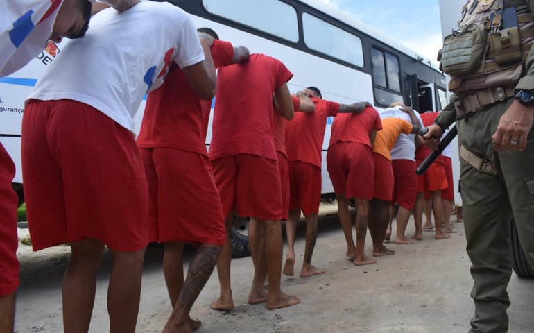 Polícia Penal realiza megaoperação e transfere reeducandos em Alagoas