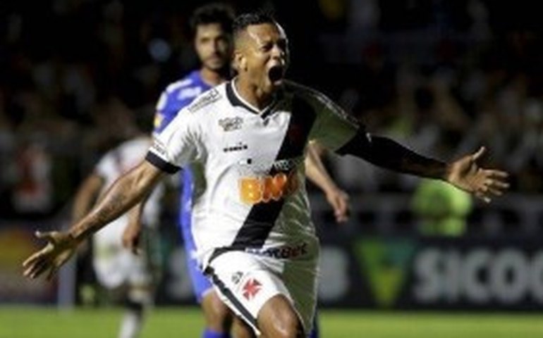 Com futuro incerto, Guarín ganha homenagem do Vasco com depoimento de ídolos