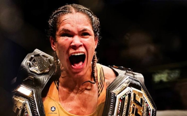 Amanda Nunes supera Julianna Peña e volta a ficar com o cinturão do peso-galo