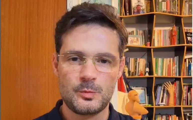 Thiago Picchi, filho de Elizabeth Savala, revela diagnóstico de autismo: 'Me tira um peso enorme poder falar sobre isso'