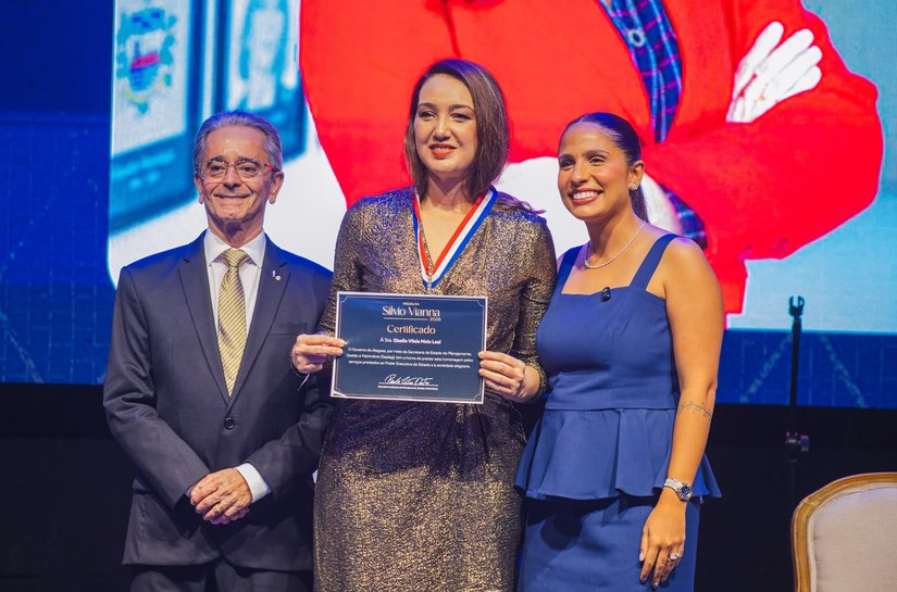 Giselle Vilela, da Sefaz-AL, recebe Medalha de Mérito Sílvio Carlos Luna Vianna