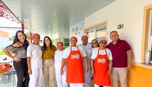 Prefeito Allan de Jesus acompanhou a entrega dos fardamentos