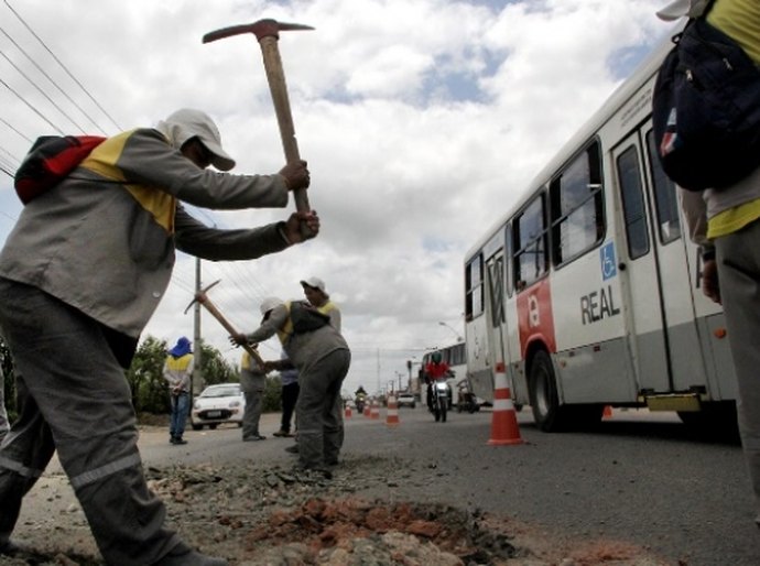Avenida Cachoeira do Meirim passa por total recuperação do asfalto