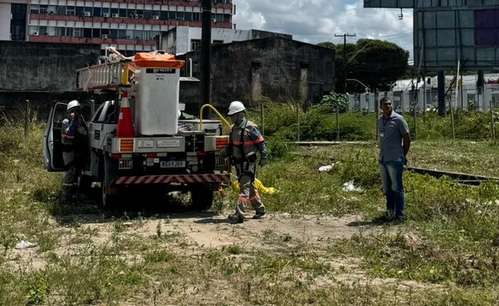 Pessoal da Equatorial trabalhando para restabelecer energia no Cepa