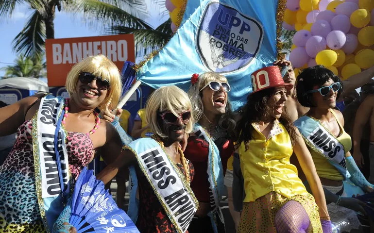 Carnaval do Rio: 2ª noite de desfiles tem homenagem a orixás, 'Corpo Fechado' e trem fantasma