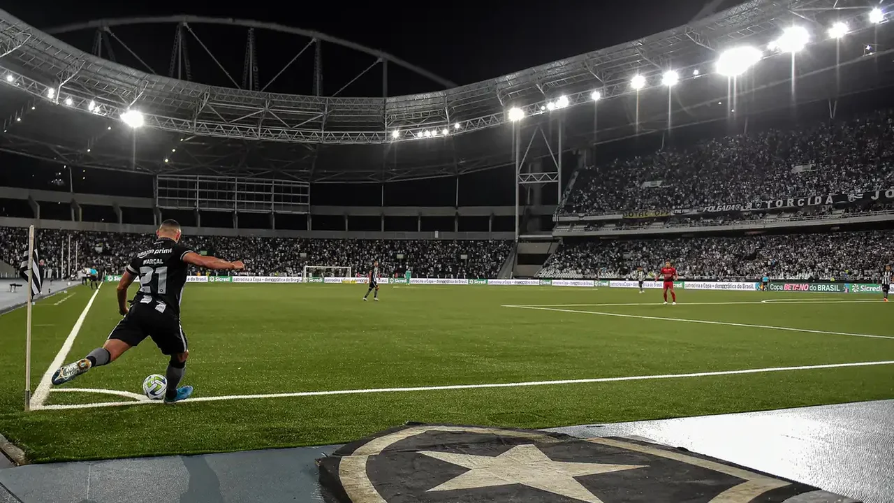 Botafogo deseja 'excelente virada' nas redes sociais e vira alvo de zoação de rivais