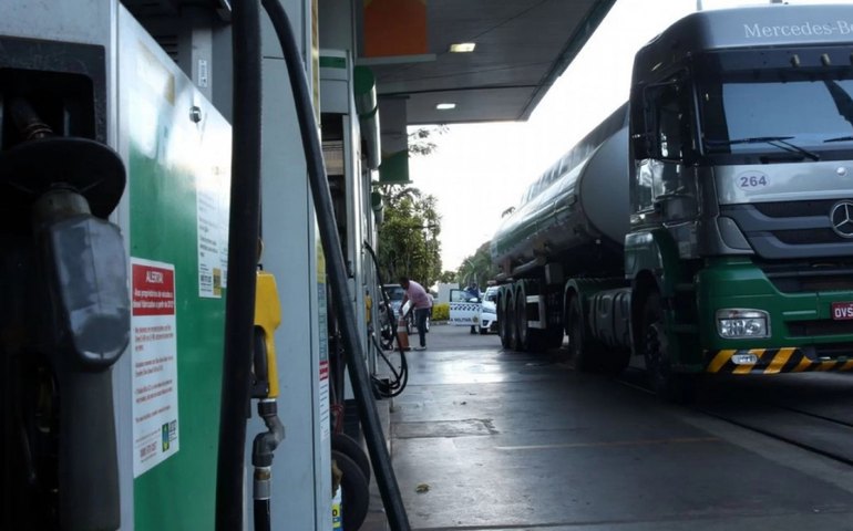 Bolsa-caminhoneiro e Auxílio de R$ 600 começam a ser pagos