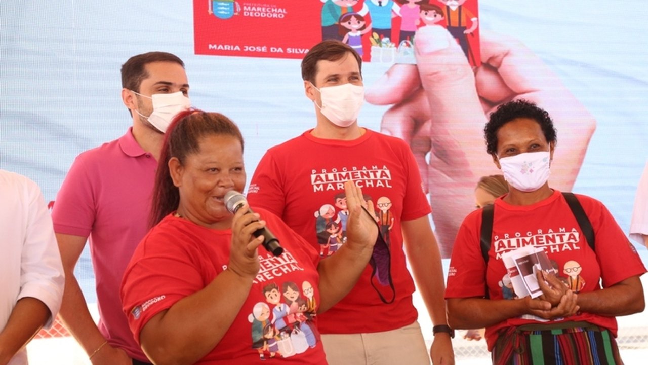 Alimenta Marechal: Prefeito Cacau entrega cartões de complemento de renda para mais 204 famílias deodorenses beneficiadas