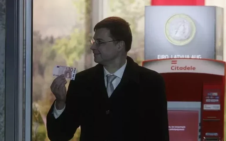 Negociações da UE com os EUA continuam para pressionar por acordo antes de 1/8, diz Dombrovskis