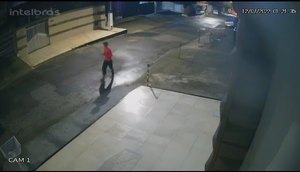 Homem tem moto roubada na porta de casa em Aracaju; VÍDEO.jpg