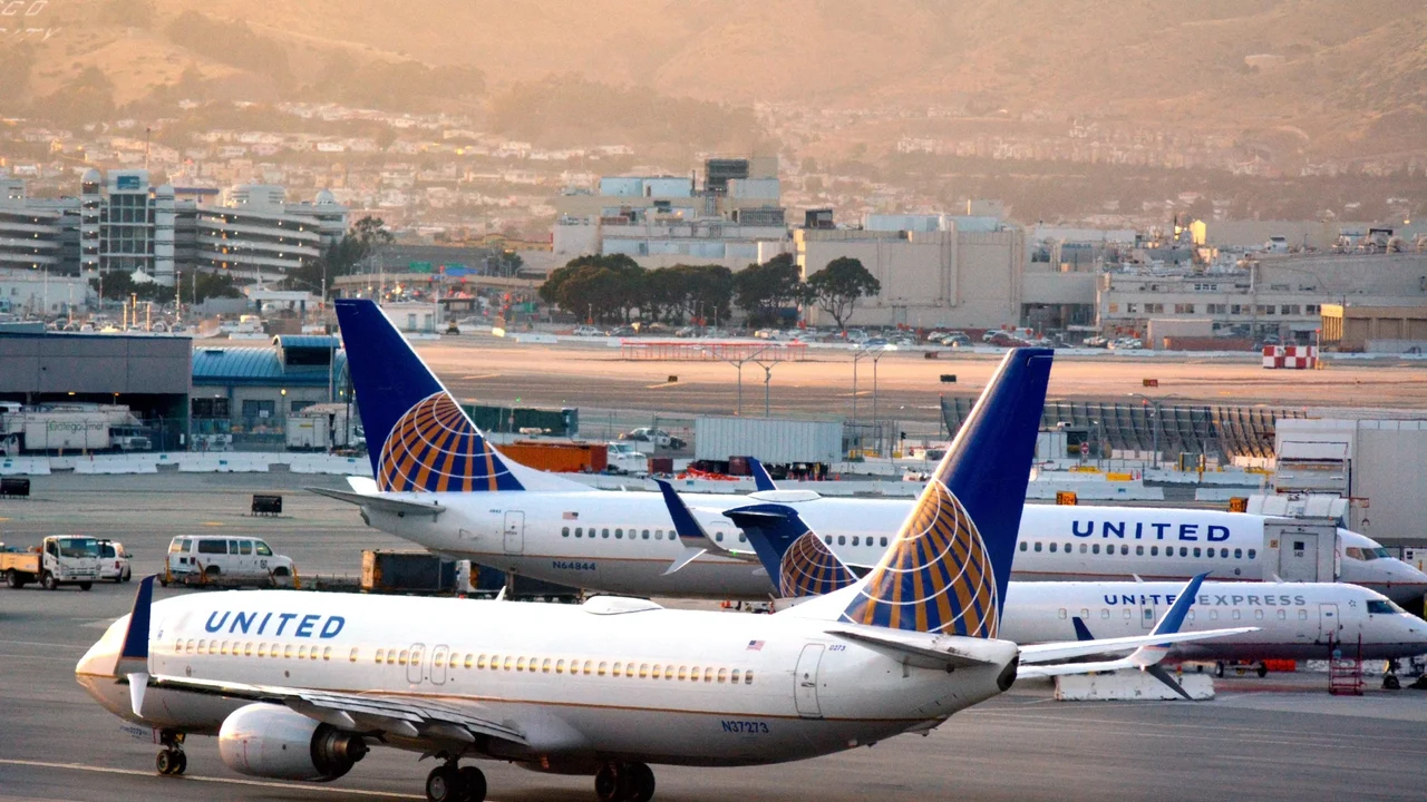 United Airlines supera lucro e receita, mas gastos com combustíveis aumentam e ações caem