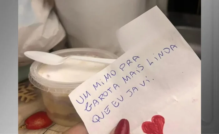 Bilhete enviado junto com o bolo de pote contaminado que matou jovem de 17 anos em SP Bilhete enviado junto com o bolo de pote contaminado que matou jovem de 17 anos em SP