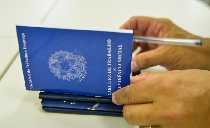 Estudo também propõe a unificação do FGTS e do seguro-desemprego. Estudo também propõe a unificação do FGTS e do seguro-desemprego.