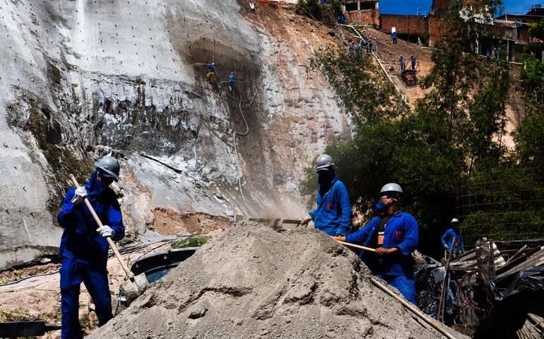 Obras de contenção em encostas chegam à reta final em dois pontos