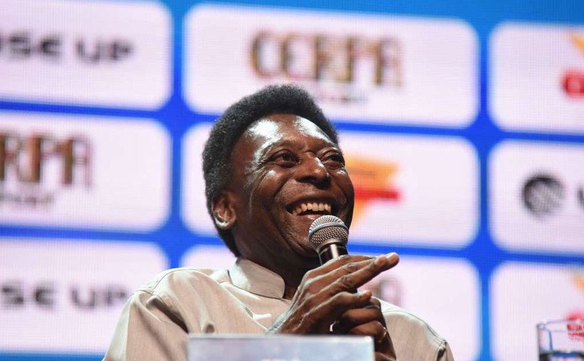 Pelé nega desmaio por exaustão, mas cancela viagem a Londres