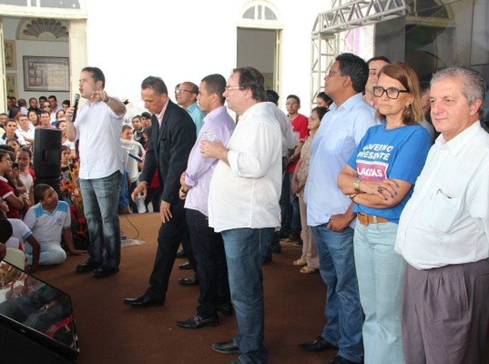 Joaquim Brito prestigia assinatura para escola de São Luiz do Quitunde