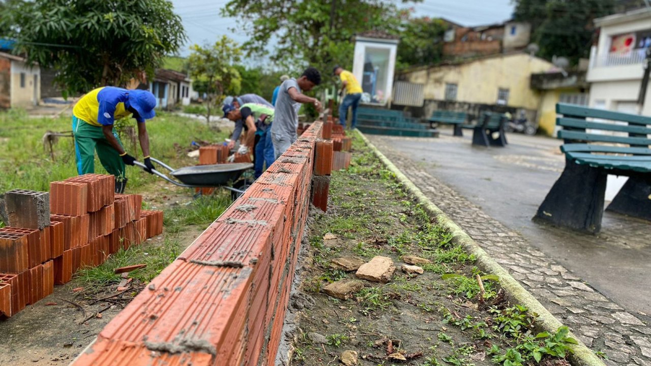 Pós-enchente: Prefeitura de Branquinha realiza reparos em praças