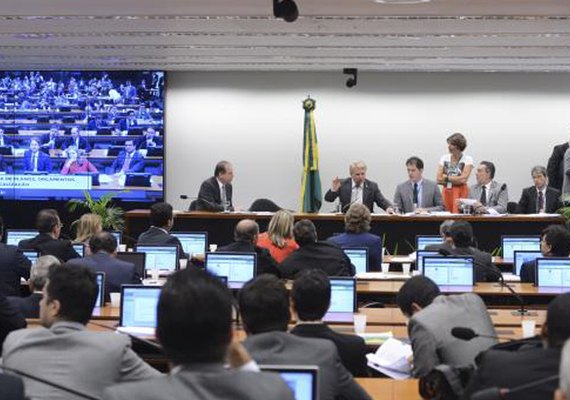 CMO quer ampliar orçamento da saúde em mais R$ 4 bilhões para 2016