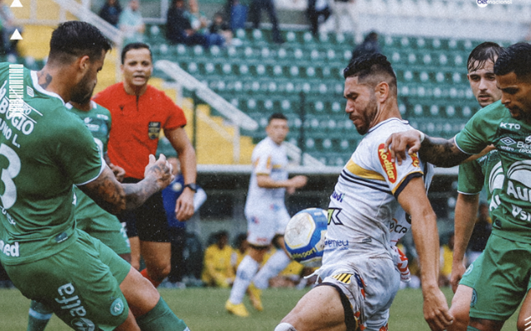 Novorizontino supera a Chapecoense por 2 a 0 e encaminha acesso à Série A