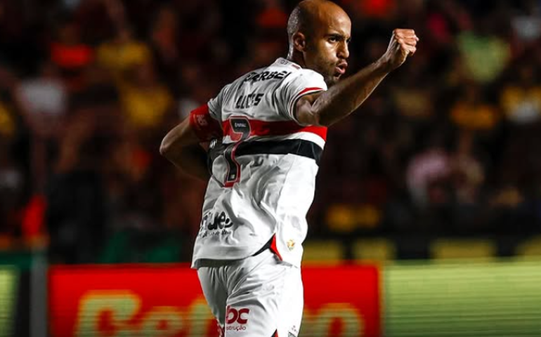 Lucas Moura se diz feliz e aliviado após artroscopia: 'Joelhão tá zero bala'