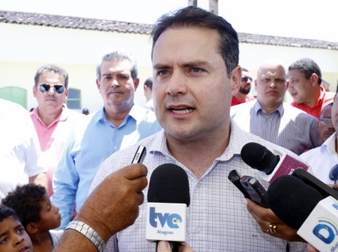 Renan Filho debate medidas de combate à crise